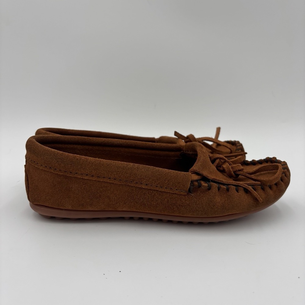 Minnetonka Women's Brown Suede Kilty Mocassin Loafer Driving Shoes Size 6